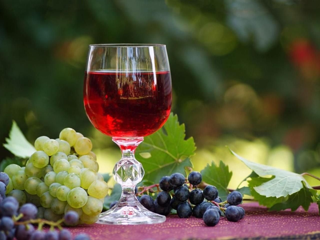 День виноградарства и виноделия