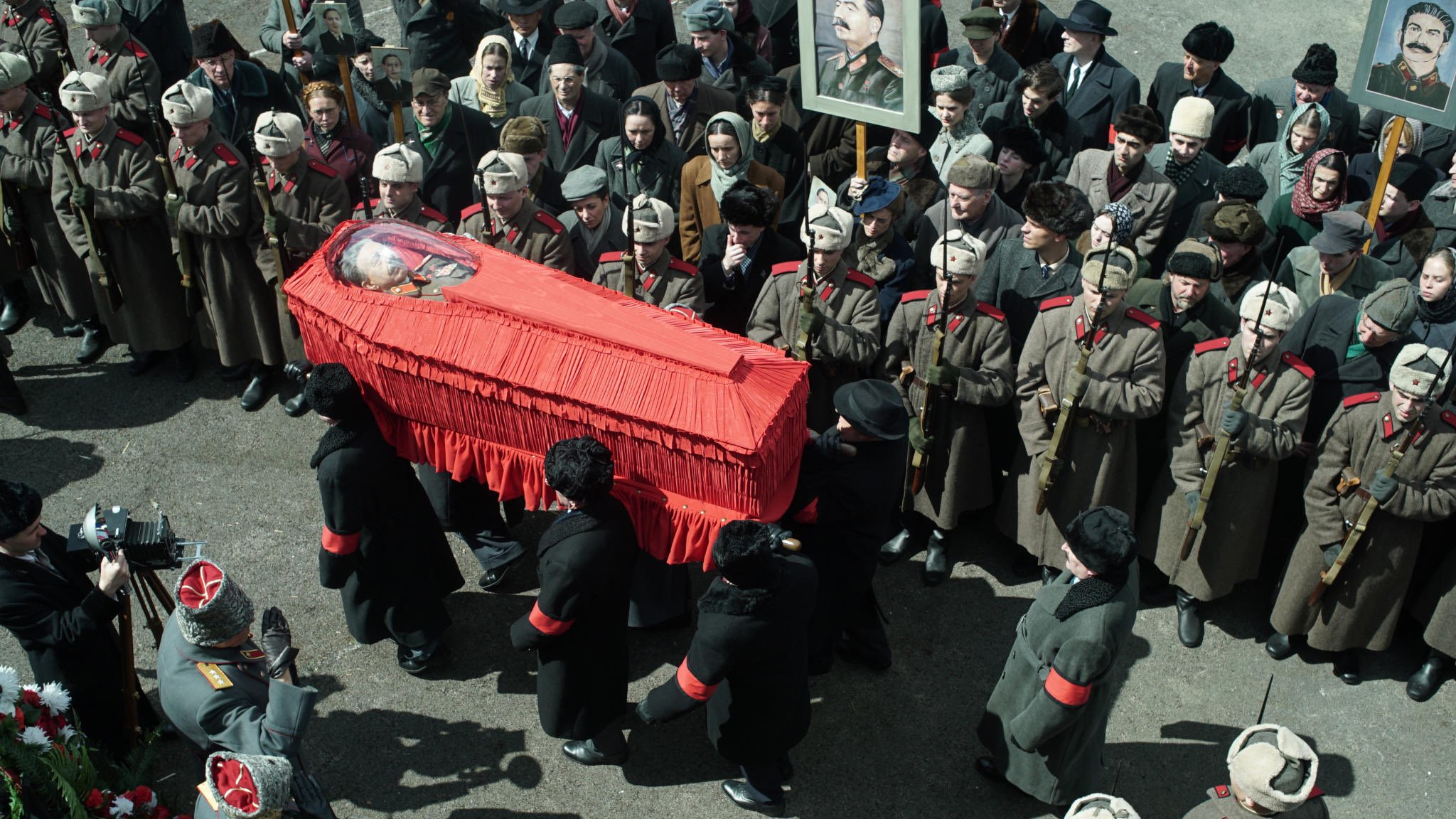 Сколько было на похоронах сталина. Сталин Иосиф Виссарионович похоронен. Сталин Иосиф Виссарионович похороны. Сталин Иосиф Виссарионович могила. Похороны Сталина 1953.
