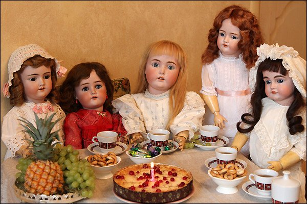 Куклы обедают