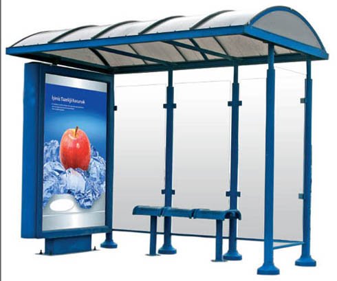 Ребенок на остановке