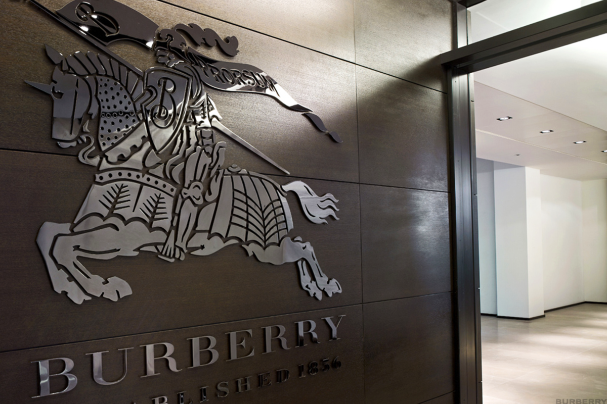 Burberry group plc dante. Burberry Group PLC Dante лого. Burberry вывеска. Burberry новое лого.