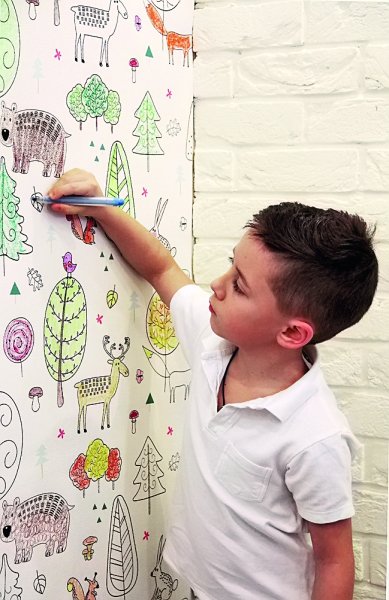 Ребенок разрисовал стены