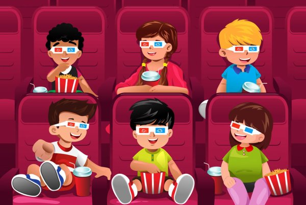 Мальчик сидит в кинотеатре