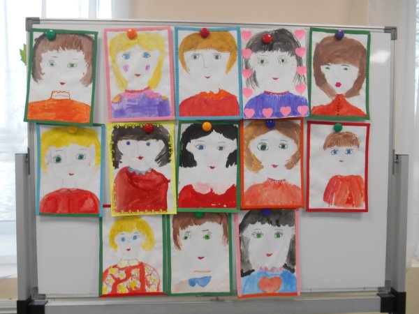 Вернисаж из детских рисунков
