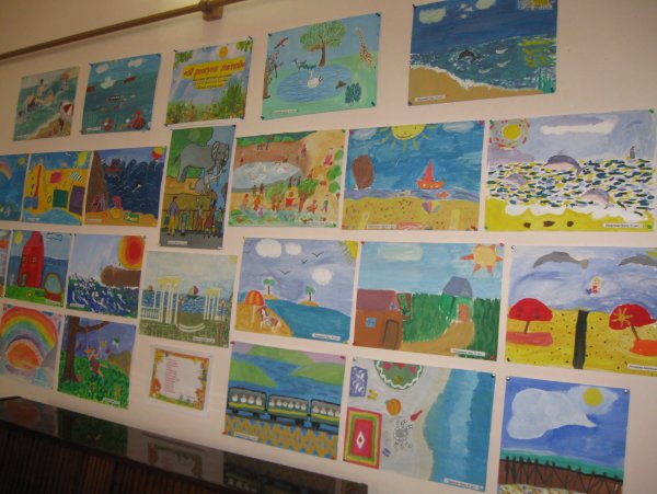 Выставка рисунков лето