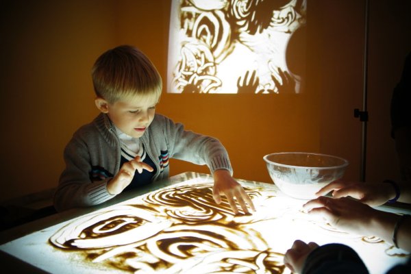 Рисование песком