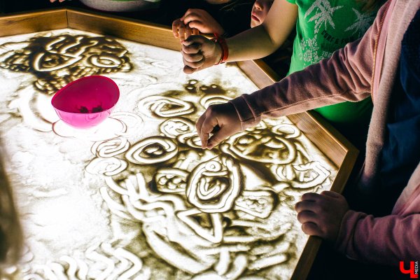 Рисование песком