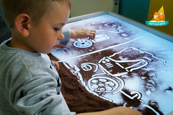 Рисование песком на стекле