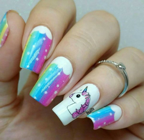 Маникюр с единорогом