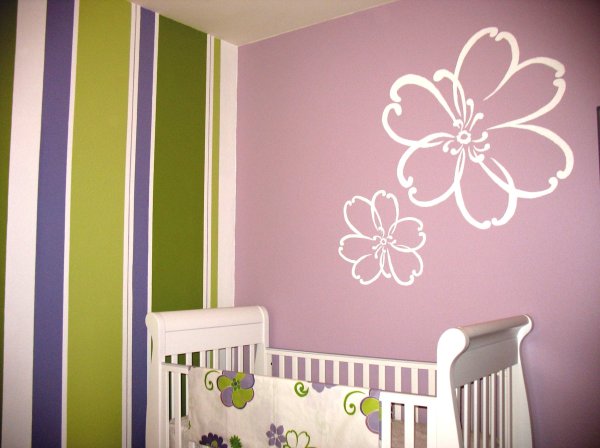 Покраска обоев в детской комнате