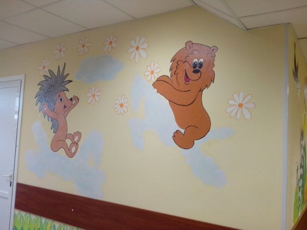 Рисование на стене в детском саду