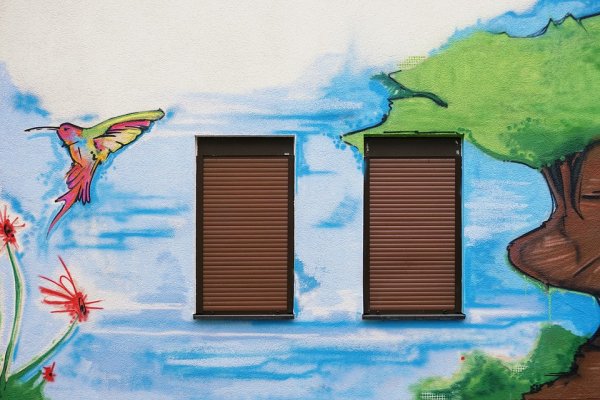 Граффити красками на окна