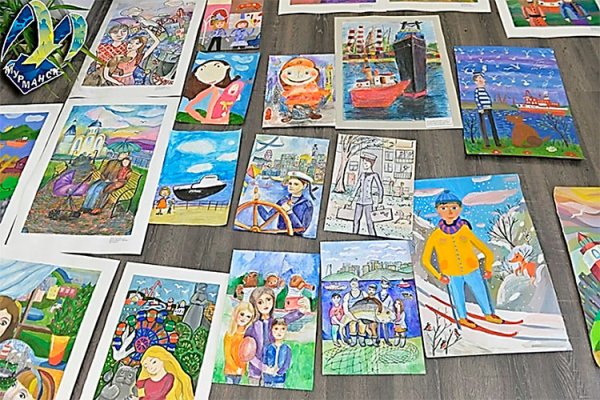 Коллаж с детскими рисунками