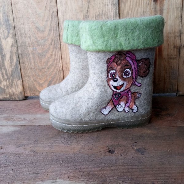 Валенки с вышивкой