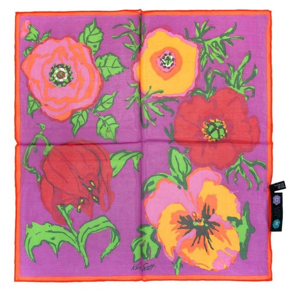 Платок с крупными цветами