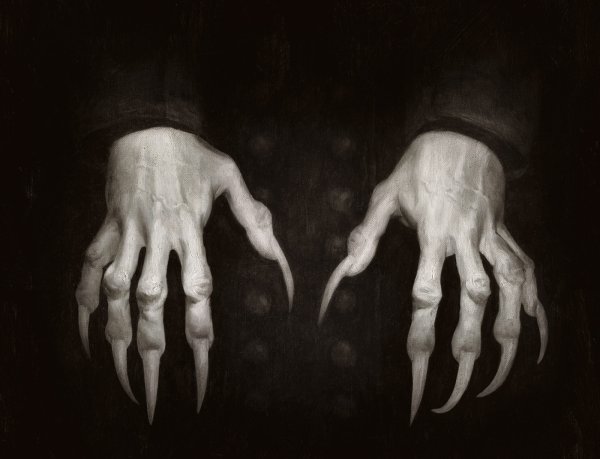 Страшные руки на белом фоне