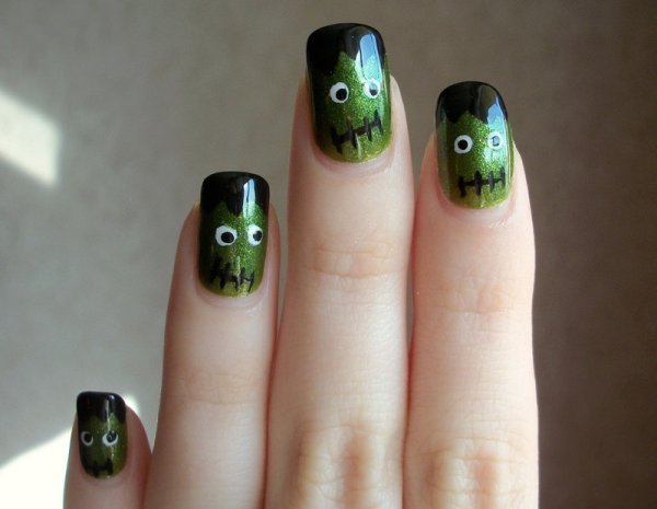 Маникюр на Хэллоуин легкий