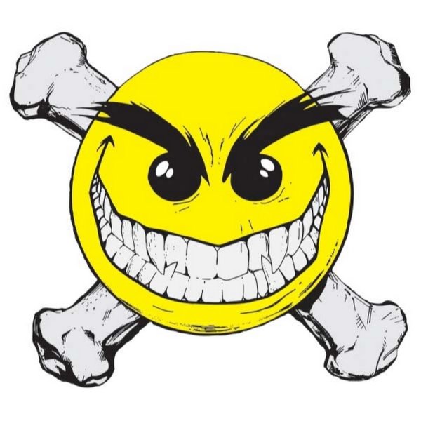 Страшная улыбка на черном фоне