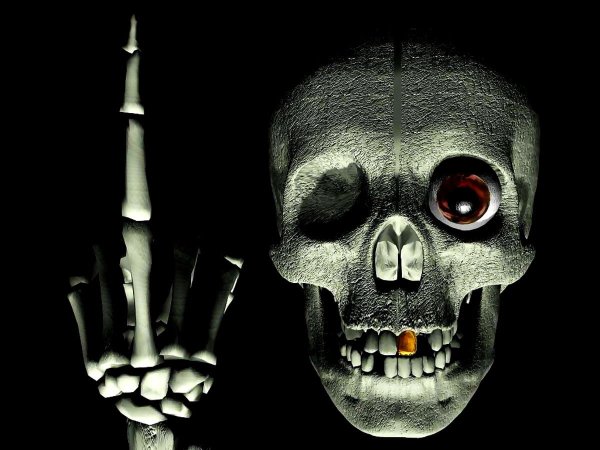 Череп со светящимися глазами