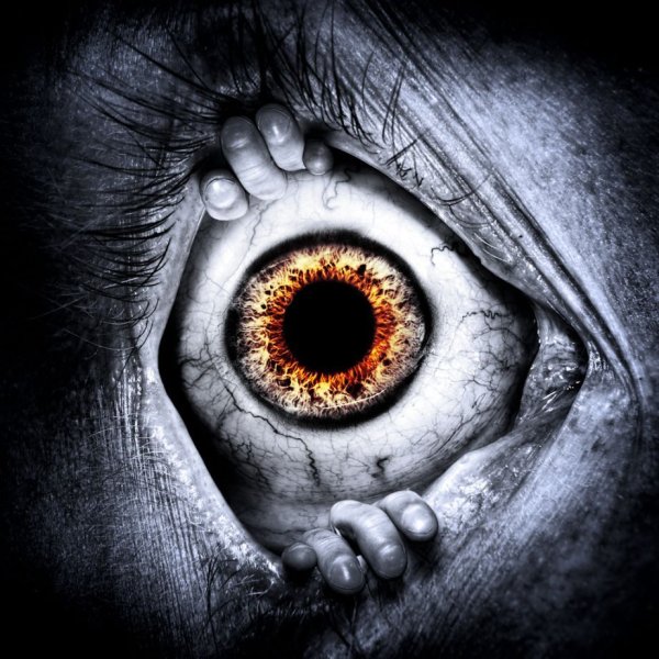 Красные глаза на белом фоне