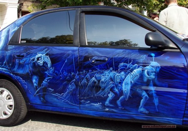 Аэрография на синюю машину