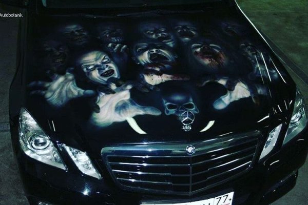 Наклейка на капот страшные