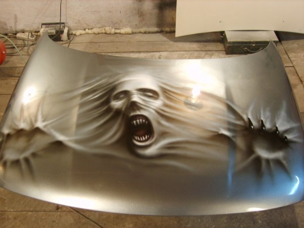 Аэрография на капот автомобиля