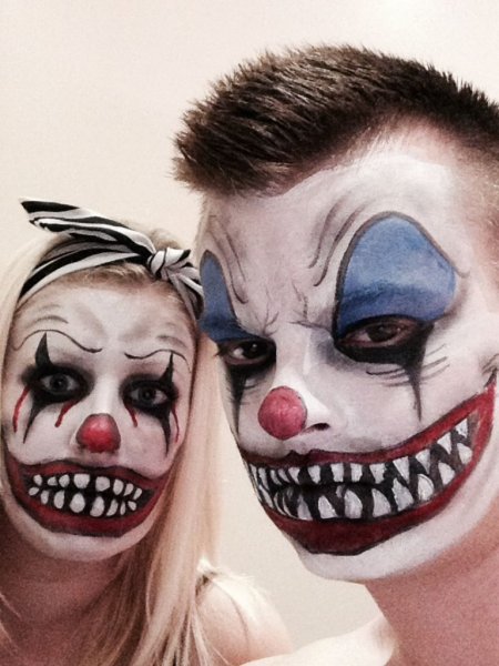 Белая маска для Хэллоуина