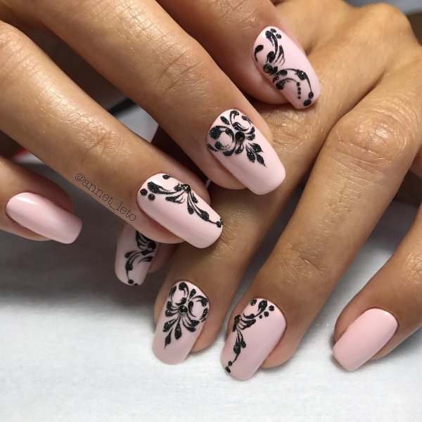 Маникюр с рисунком