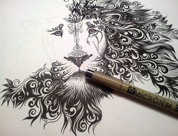 Черной гелевой ручкой