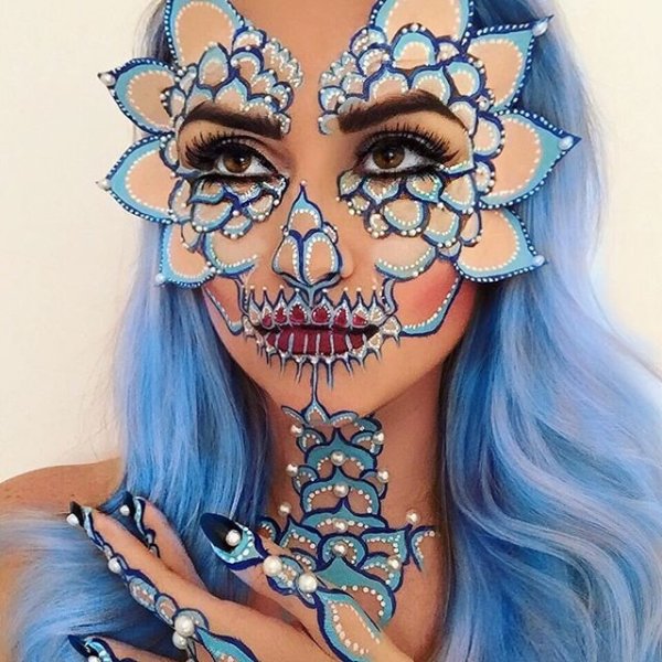 Клоун на лице красками