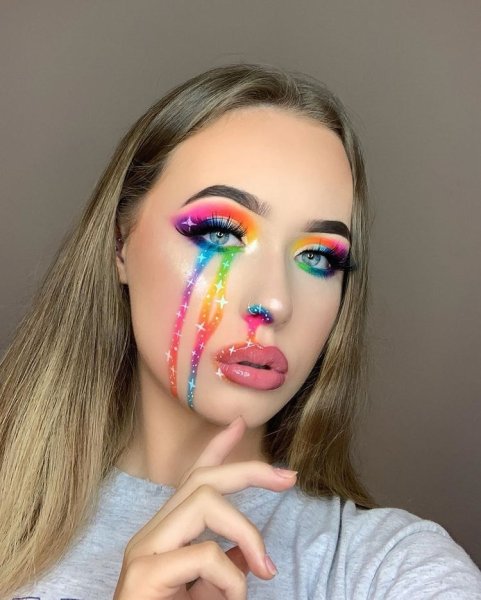 Необычный макияж тенями