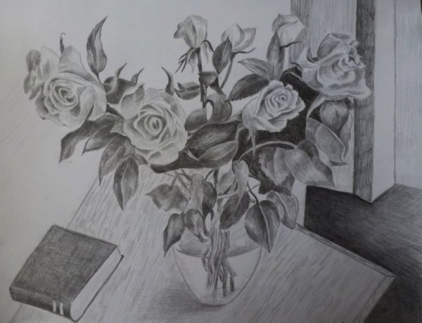 Цветочный натюрморт карандашом