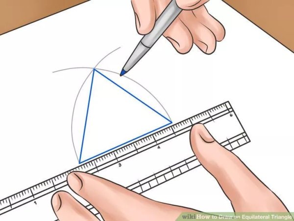 Ребенок чертит