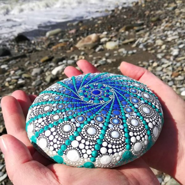 Художественная роспись камней