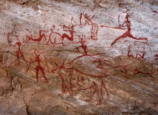 Древние наскальные рисунки первобытных людей