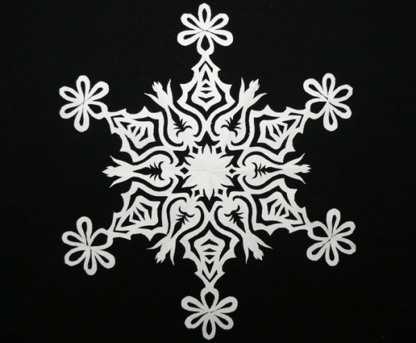 Снежинки из бумаги