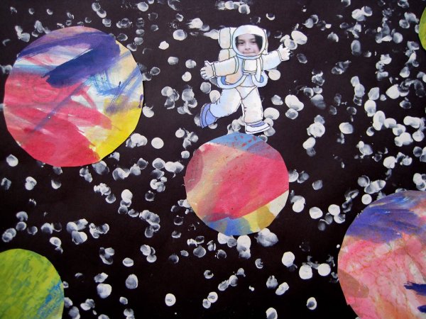 Рисование красками космос