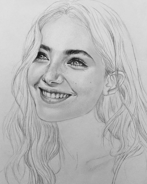 Портрет с улыбкой карандашом