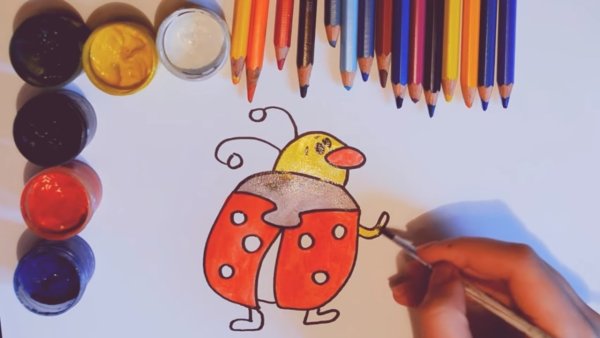 Рыба кит папа рисует Божью коровку