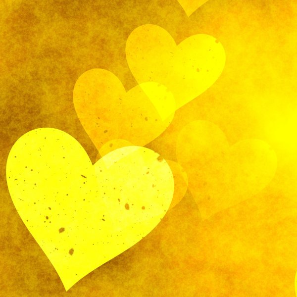 Желтый фон с сердечками