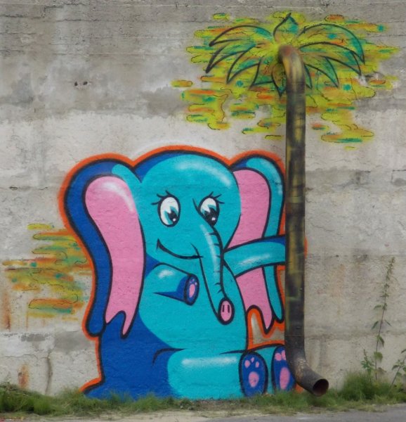 Рисование баллончиками на стене