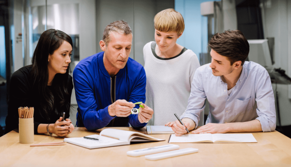 Стажер на практике