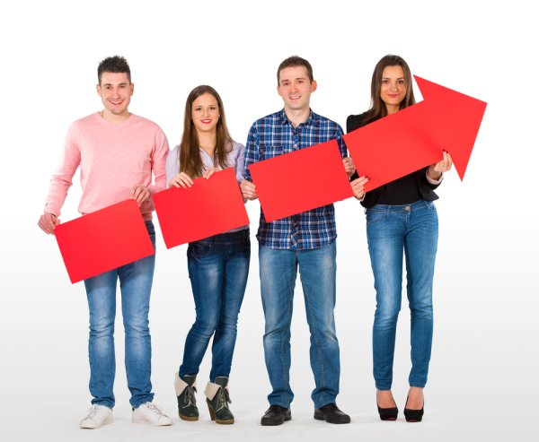 Группа людей в Красном