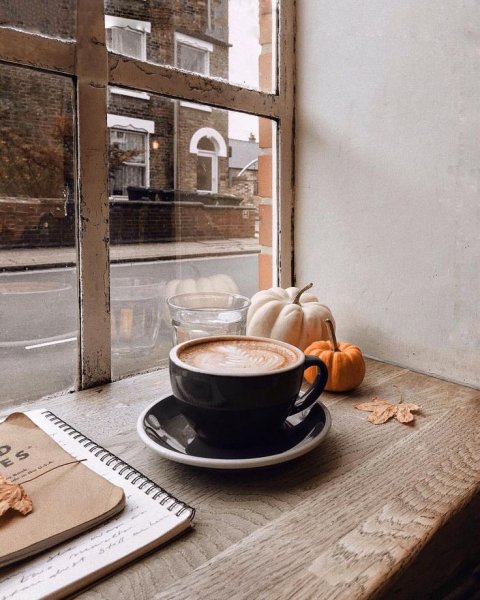 Чашка кофе в интерьере