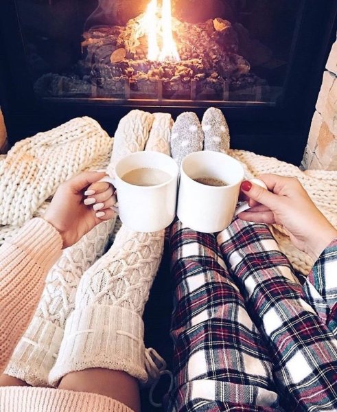 Уютный плед камин