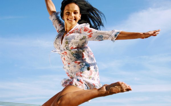 Радостная девушка