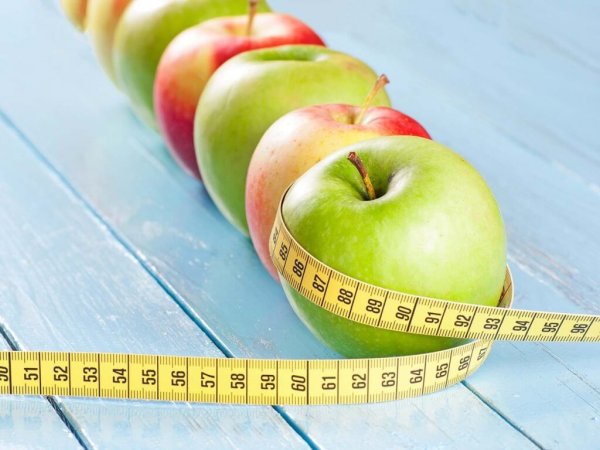 Яблоко с сантиметровой лентой