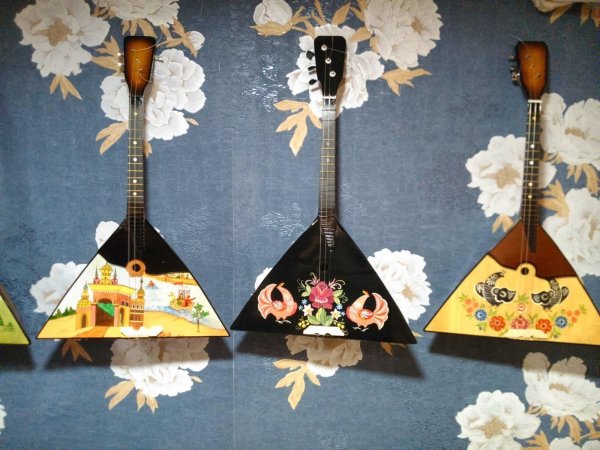 Балалайка в цветах