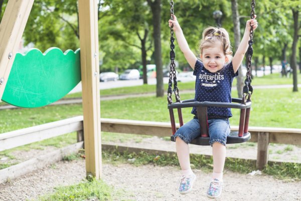 День качелей